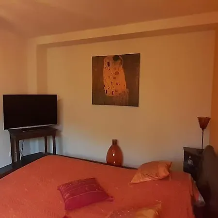 Homestay La Cle Des Anges Avec Piscine Chauffee Egliseneuve-pres-Billom