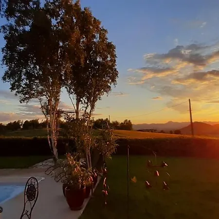 Homestay La Cle Des Anges Avec Piscine Chauffee Egliseneuve-pres-Billom