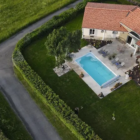 La Cle Des Anges Avec Piscine Chauffee Homestay Egliseneuve-pres-Billom